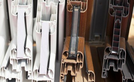 Пластиковые или евродеревянные окна